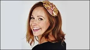 Comment se nomme la d�coratrice d'int�rieur co-animatrice de Recherche Appartement Ou Maison avec St�phane Plaza ?