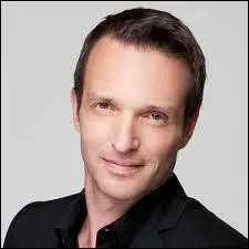 Comment se nomme celui qui anime P�kin Express ?