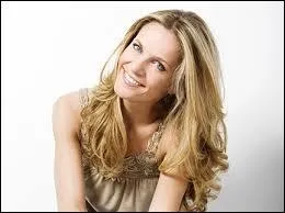 Comment se nomme celle qui anime La France A Un Incroyable Talent ?