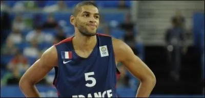 Puis on tourne  gauche, avec les ailiers, toujours chez les Franais :