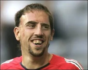 L'intrus du groupe : tu sors !