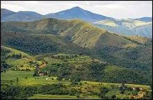  Petite Suisse  de l'Afrique australe. Encore des collines verdoyantes, routes bien bitumes. Dernire monarchie absolue de l'Afrique. Un des pays les plus pauvres de la plante.