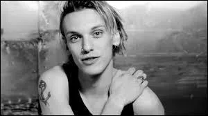 A-t-il jou dans les films  The Mortal Instrument  et dans  Twilight3 ?