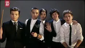 Qui a propos le nom du groupe ? Comment s'appelle l'mission  laquelle ils ont particip ?