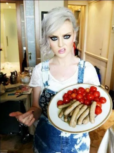 Perrie est fiance avec qui ? (dcembre 2013)