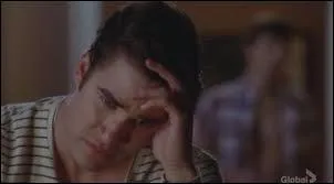 Avec qui Blaine trompe-t-il Kurt dans la saison 4 ?