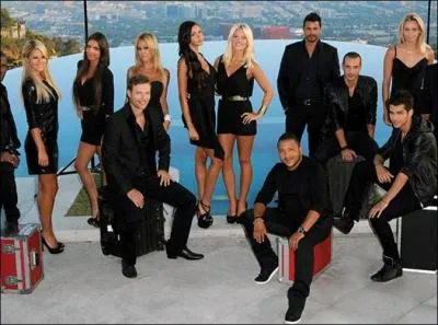 Qui n'est pas sur cette photo ?