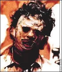 De quoi est constitu le masque de cuir que porte le personnage de Leatherface dans le premier film   Massacre  la trononneuse   ?