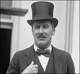 Quelle tait la premire personne  avoir survcu  la maldiction de Toutankhamon ?