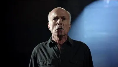 Dans la saison 2, pourquoi Grard ne devient-il pas un loup-garou ?