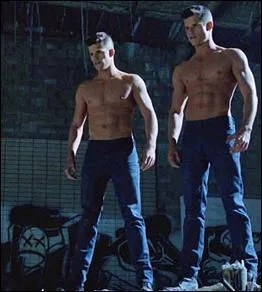 Comment s'appellent les jumeaux de la saison 3 ?