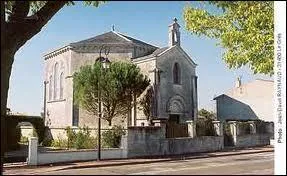 Nous nous promenons dans les rues de la ville picto-charentaise de Saint-Sulpice-de-Royan. Nous sommes dans le dpartement n ...
