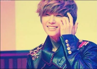 Qui est le chanteur secondaire ?