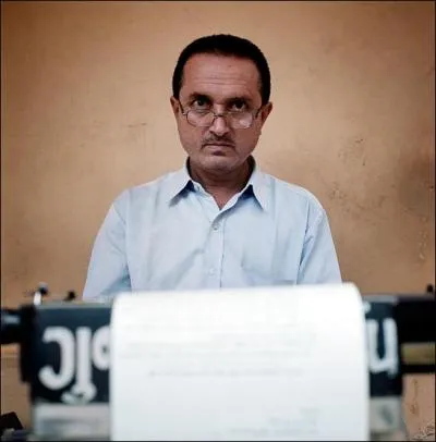 Quelle profession juridique utilise beaucoup de papier car elle est tenue de ' tout  noter au fur et  mesure ?