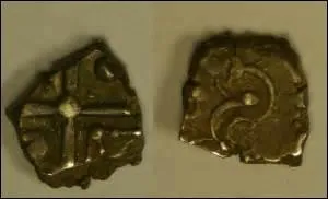 Passons  son histoire. Quel peuple occupe jusqu' l'invasion romaine l'actuel Quercy ?