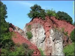 On tire l'aluminium d'un minerai qui s'appelle ''bauxite'' . Pourquoi porte-il ce nom ?