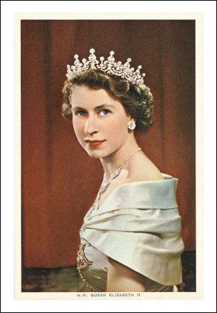  Élizabeth II , la fameuse reine anglaise, est-elle encore en vie (16 décembre 2013) ?