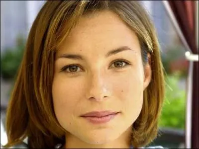 Qui joue Sarah, la fille ane de Julie ?