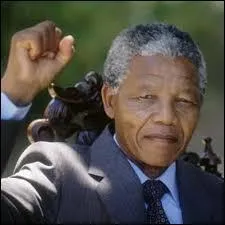 Quel tait le leader noir dont le nom du clan tribal tait Madiba ?