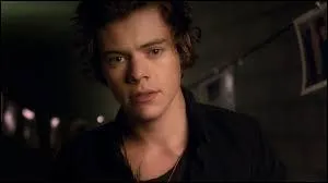 Dans le clip qui voit-on en premier ?