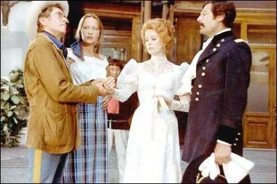 Dary Cowl et Catherine Deneuve chez les Yankees...