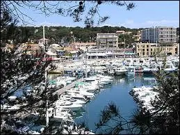 Nous partons maintenant  Carry-le-Rouet. Station balnaire de la rgion P. A. C. A. , elle se situe dans le dpartement ...