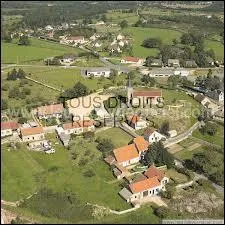 Nous sommes toujours en Auvergne mais nous changeons de dpartement pour nous rendre  Quinssaines. Nous nous situons dans le dpartement ...