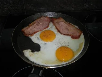 Je ne veux surtout pas tre mchant avec ce pays, pensez-donc, mais au niveau gastronomique, on ne peut pas dire qu'il trane une excellente rputation, par contre, le matin, ajoutez du jus d'orange et de la marmelade, et ma foi, on s'y fait !