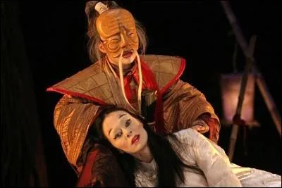 Dans une Chine mdivale, une cruelle princesse attire  Pkin des prtendants qui doivent rsoudre une nigme, sinon, ils sont dcapits. Opra de Puccini dont le nom est ...