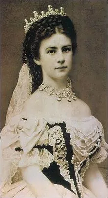 Romy Schneider a incarn Sissi impratrice d'Autriche dans plusieurs films. Combien de films ?