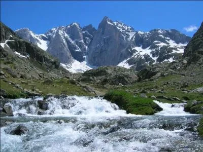 La Bigorre est une rgion montagneuse, frontalire de l'Espagne. Elle culmine au pic ...  3298 m.