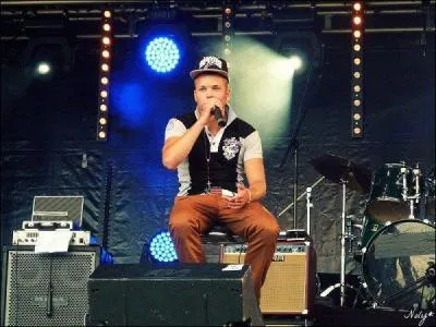 De quelle couleur ses yeux sont-ils ?