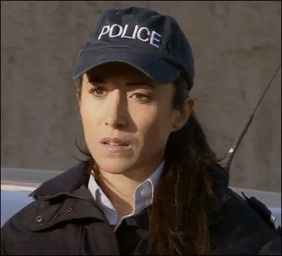 Qui est cette policire, qui a une petite fille prnomme Lucie ?