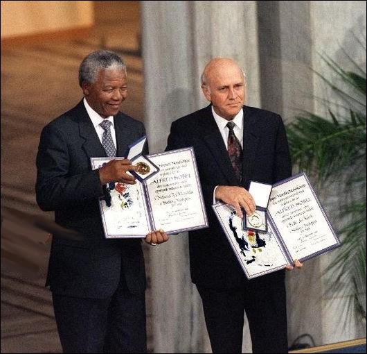 En quelle année Nelson Mandela et Frederik De Klerk ont-ils reçu le prix Nobel de la Paix, pour leurs actions en faveur du démantèlement de l'apartheid en Afrique du Sud ?