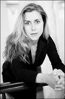 Quel est cette journaliste franaise qui a produit et prsent de remarquables sries d'missions pour  France Musiques  sur les rapports entre cinma et musique ?