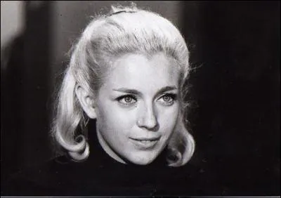 Cette actrice franaise a altern les films d'auteur (Jules et Jim, Une femme est une femme ... ) et les comdies (La grande vadrouille ... . ) et elle se bat aussi contre la maladie. Qui est-ce ?