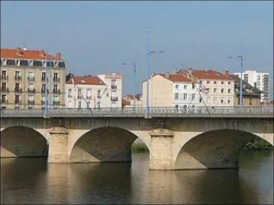 Quelle ville n'est pas traverse par le Rhne ?