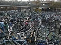 Ca pays contient 60 000 000 d'habitants ( peu prs autant que nous).