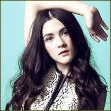 Comment Clove meurt-elle ? Et pourquoi ?