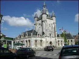 Je vous prsente le beffroi de la ville Samarienne de Rue. Cette ville picarde se situe dans le dpartement n ...