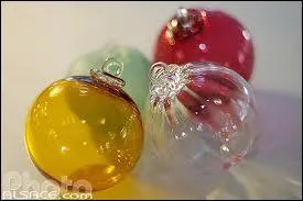 A quoi est due la fabrication des boules de Meisenthal (Moselle) ?