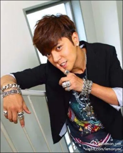 En quelle anne dbute-t-il sa carrire ?