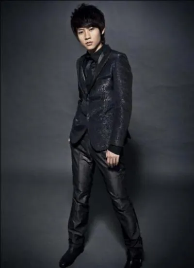 De quelle nationalit est-il ?