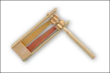 Cet accessoire utilis dans la  Symphonie des jouets  de Lopold Mozart (le papa du gnie) signalait les lpreux au Moyen-ge. Quel est-il ?