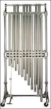 Comment s'appellent ces instruments, magiques dans  La grande porte de Kiev  des  Tableaux d'une exposition  (Moussorgski orchestration Ravel) ?