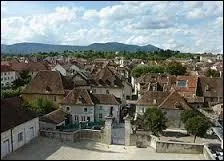 Je vous emmne  Belley. C'est une sous-prfecture du dpartement ...