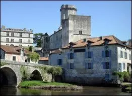 Nous sommes  Bourdeilles, en Dordogne. Nous nous trouvons en rgion ...