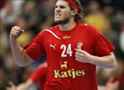 Le poids et la taille de Mikkel sont :