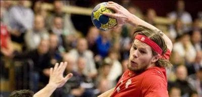 A quel poste �volue Mikkel ?