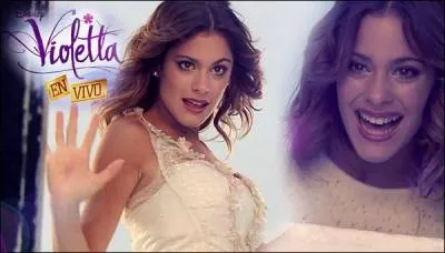 Martina Stoessel est :